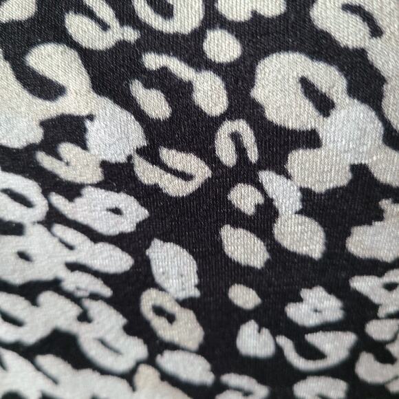 Max Mara Women's Blouse Size Medium Animal Print Lined Scoop neck Luxury - Picture 10 of 12